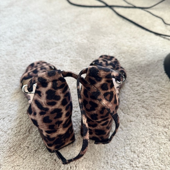 Steve Madden cheetah print heels - Picture 2 of 3